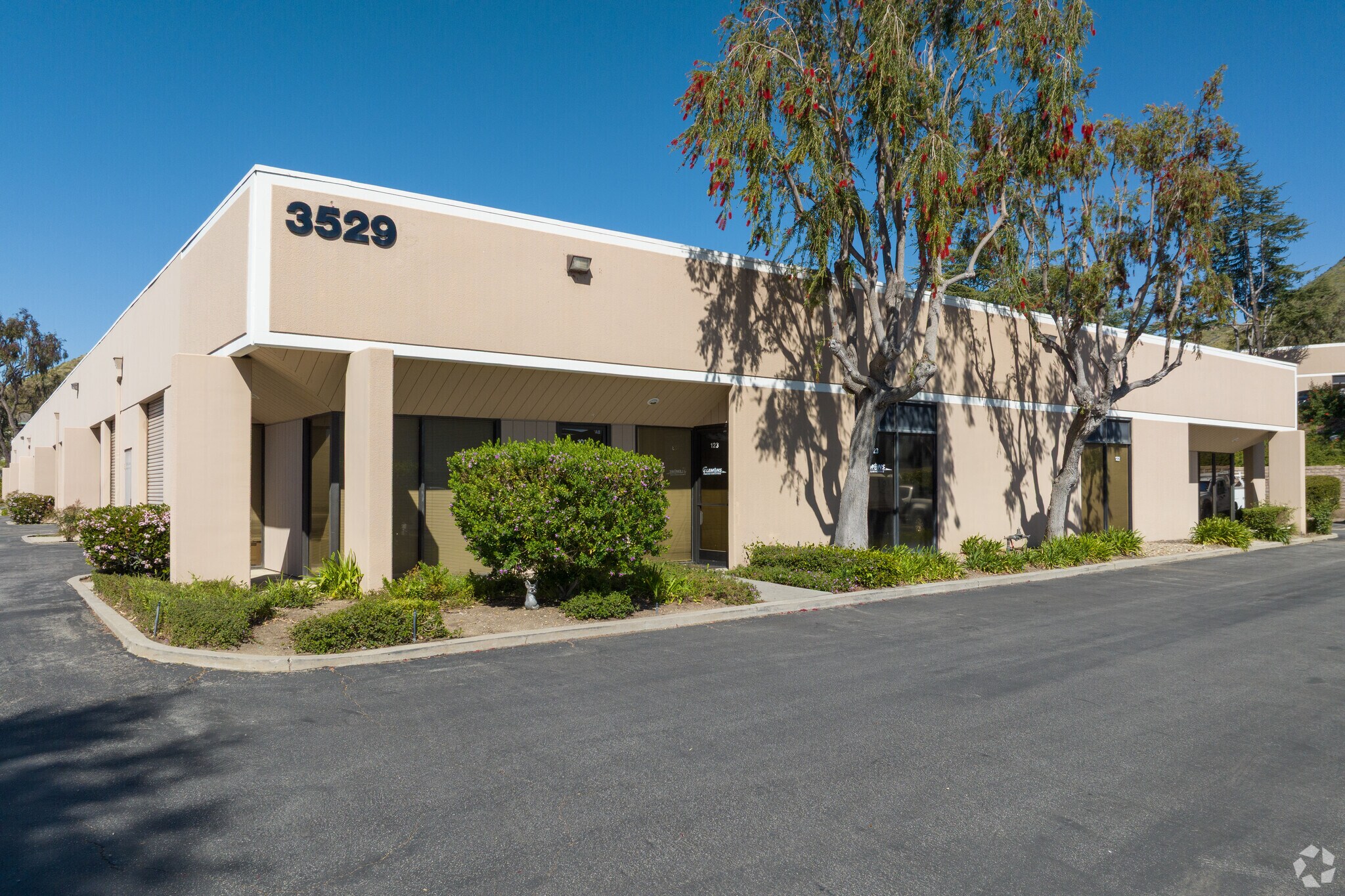 3529 Old Conejo Rd, Newbury Park, CA à louer Photo de l’immeuble– Image 1 sur 10
