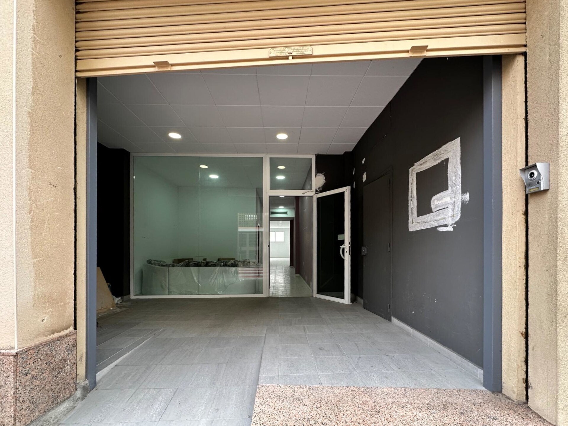Local commercial dans Manresa, Barcelona à louer Photo de la construction– Image 1 sur 7