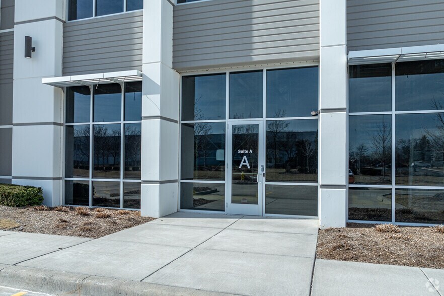 825 Veterans Pky, Bolingbrook, IL à louer - Photo de l’immeuble – Image 2 sur 5
