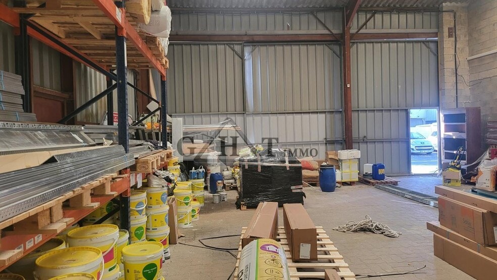 Industriel/Logistique dans Coubron à vendre - Photo intérieure – Image 2 sur 6