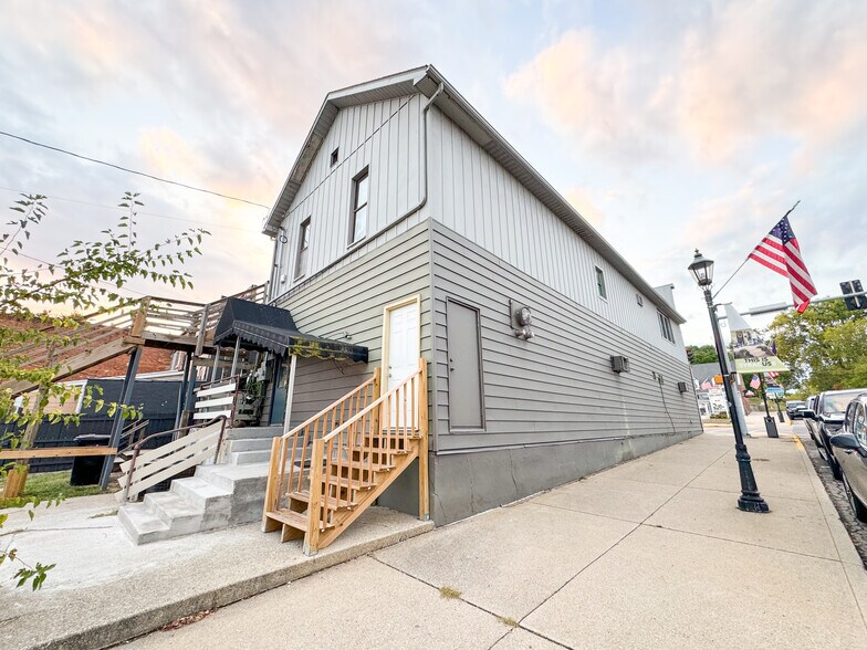 101 W Main St, Syracuse, IN à louer - Photo de l’immeuble – Image 3 sur 39