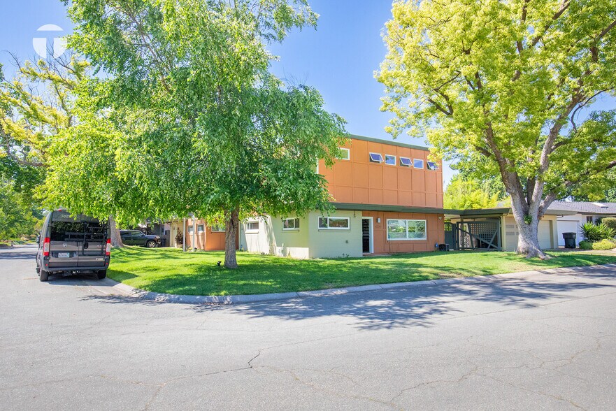 1449 Claremont Way, Sacramento, CA à vendre - Photo de l’immeuble – Image 2 sur 34
