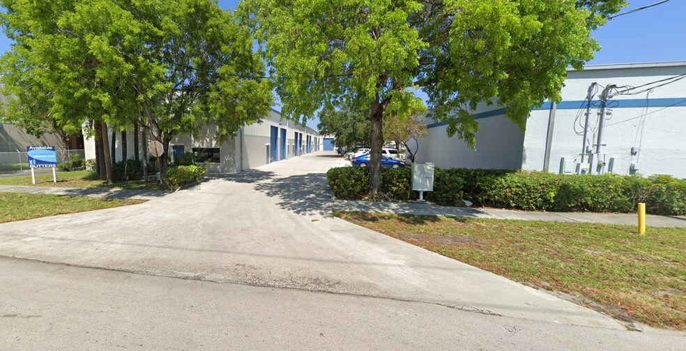 830 S Deerfield Ave, Deerfield Beach, FL à louer - Photo de l’immeuble – Image 2 sur 3