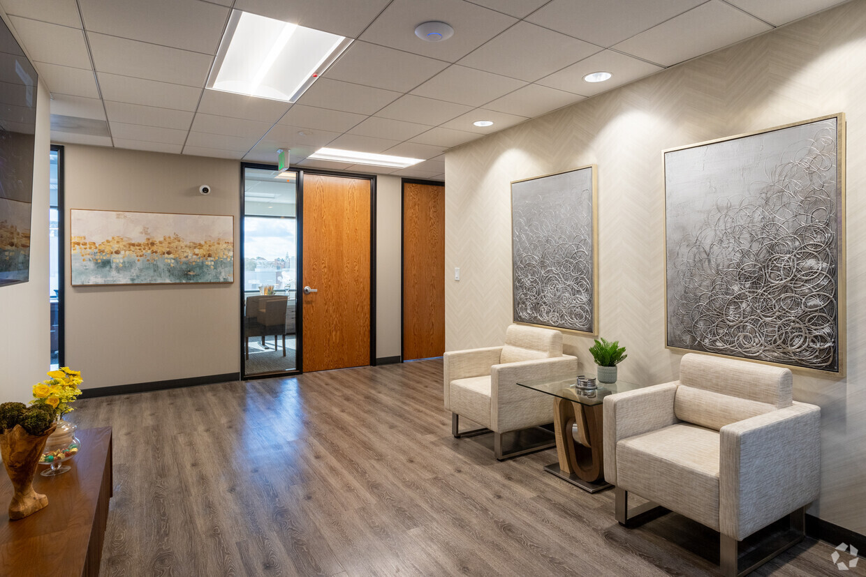 4221 Wilshire Blvd, Los Angeles, CA à louer Photo intérieure– Image 1 sur 8