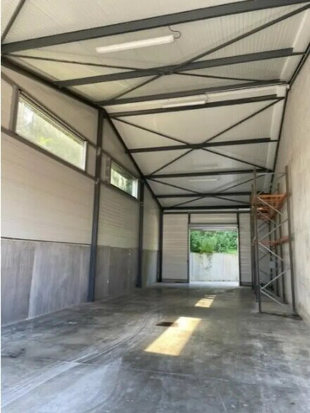 Local d’activités dans Domarin à louer - Photo de l’immeuble – Image 3 sur 18