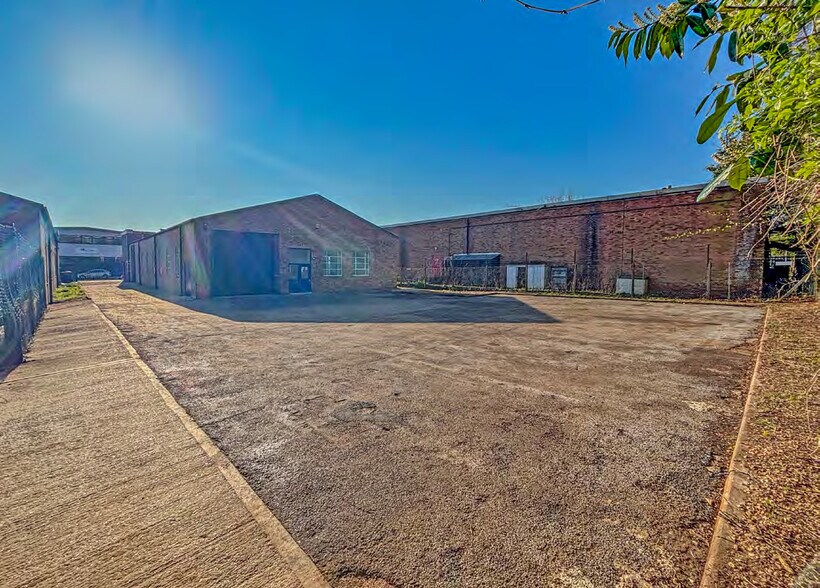 66 Bilton Way, Luton à louer - Photo de l’immeuble – Image 2 sur 3