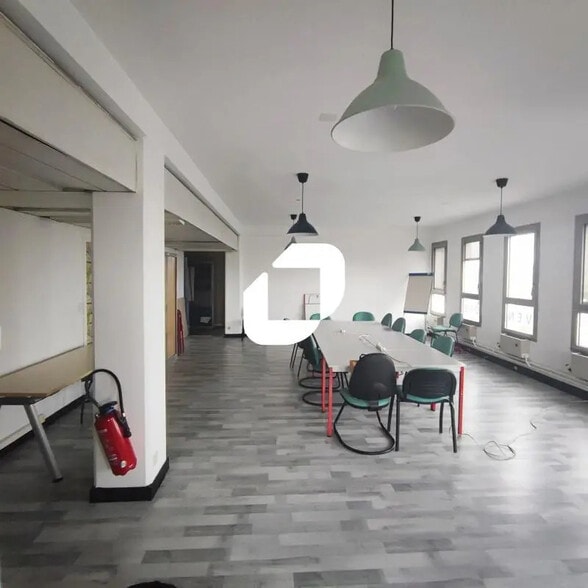 Bureau dans Noisy-le-Grand à vendre - Photo de l’immeuble – Image 1 sur 7