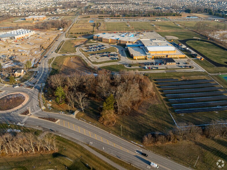 15836 Southeastern Pky, Fishers, IN à vendre - Aérien – Image 3 sur 15