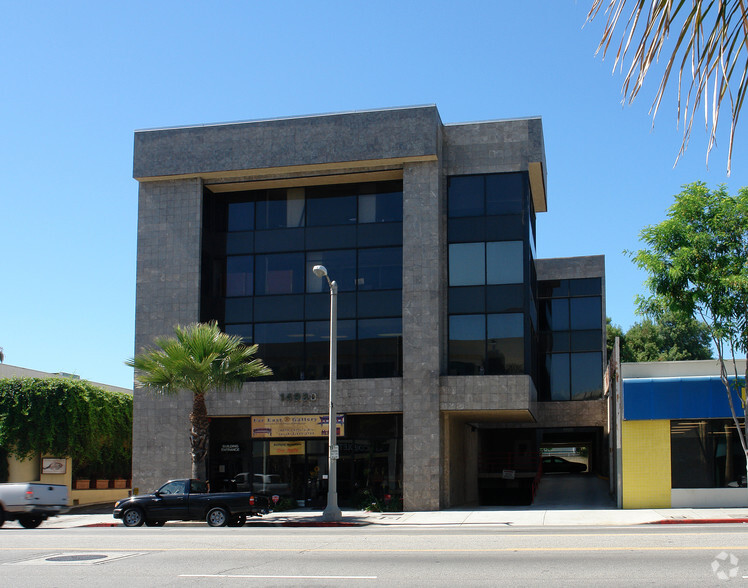 14930 Ventura Blvd, Sherman Oaks, CA à louer - Photo de l’immeuble – Image 3 sur 5