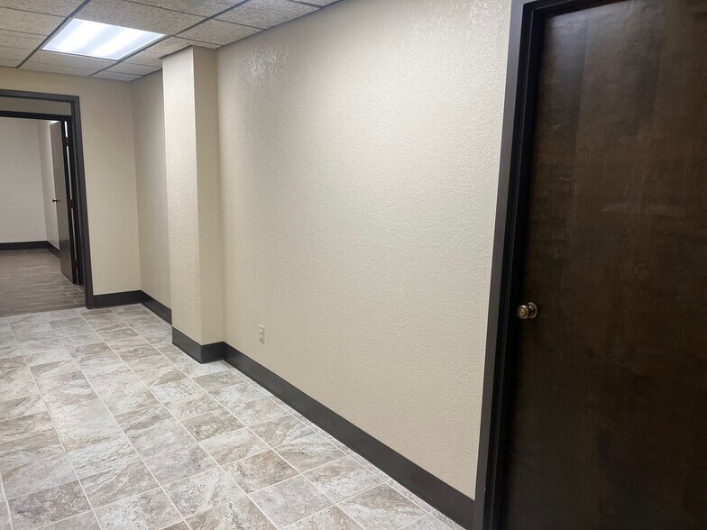 100 N St Joseph Ave, Evansville, IN à louer - Photo intérieure – Image 2 sur 12