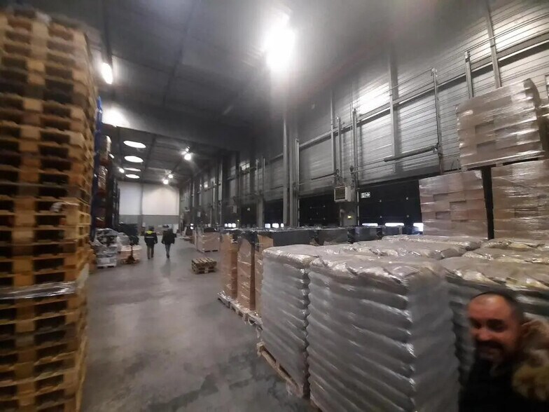 Industriel/Logistique dans Gennevilliers à louer - Photo de l’immeuble – Image 3 sur 3
