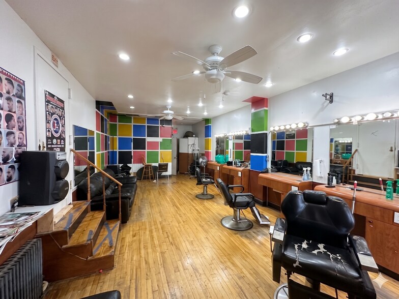 966 Utica Ave, Brooklyn, NY à louer - Photo de l’immeuble – Image 2 sur 4