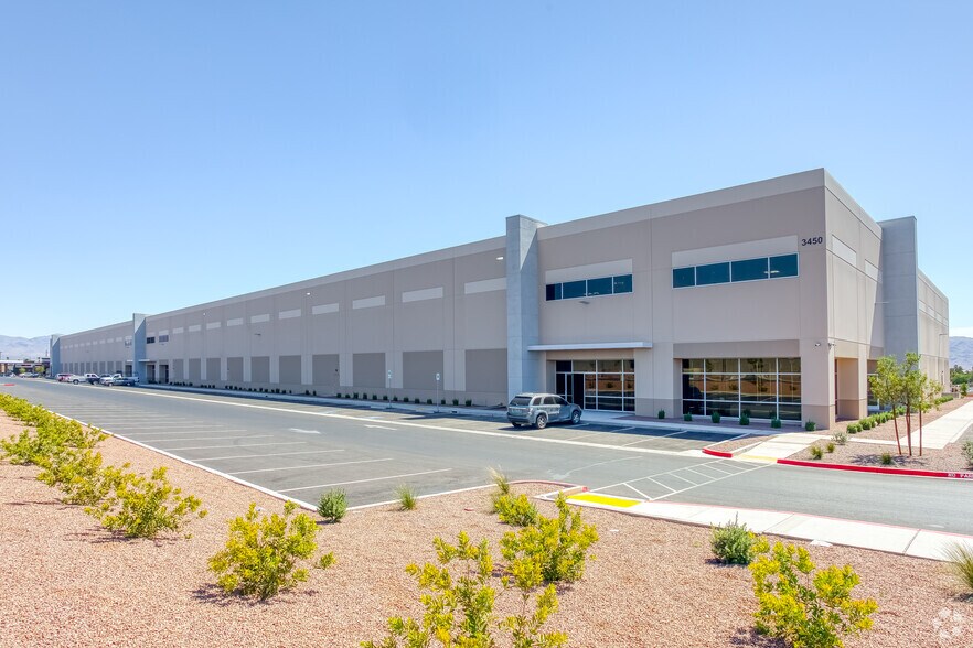 3732 N Las Vegas Blvd, Las Vegas, NV à louer - Photo principale – Image 2 sur 3
