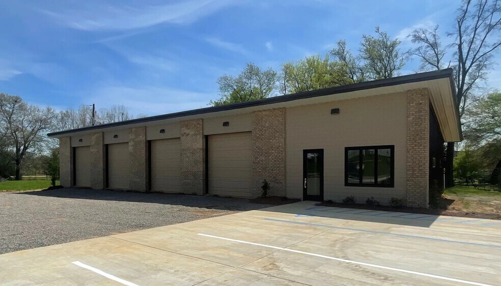 238 Commercial Pky, Canton, MS à louer - Photo de l’immeuble – Image 2 sur 20