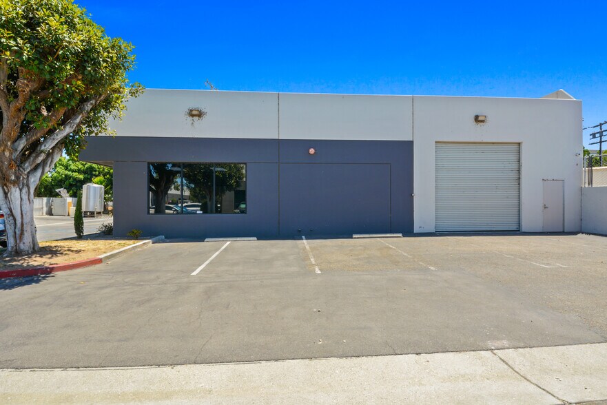 2296 N Batavia St, Orange, CA à vendre - Photo de l’immeuble – Image 3 sur 26