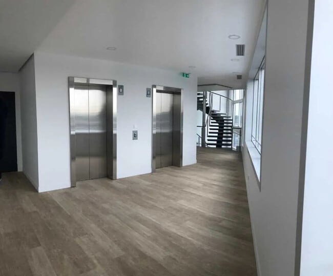 Plus de détails pour 9 Allée Des Impressionnistes, Villepinte - Bureau à vendre