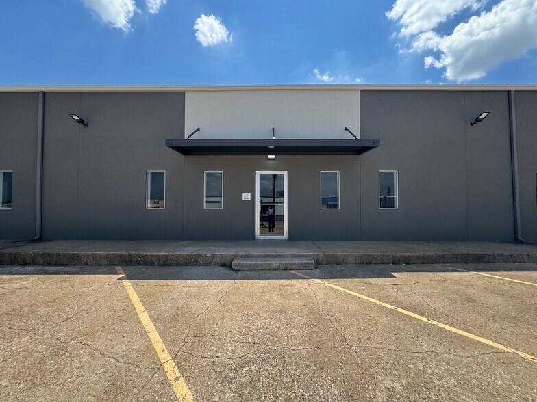 7624-7630 E 46th Pl, Tulsa, OK à louer - Photo de l’immeuble – Image 2 sur 9