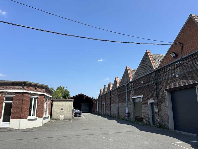 Local d’activités dans Wattrelos à louer - Photo de l’immeuble – Image 1 sur 3
