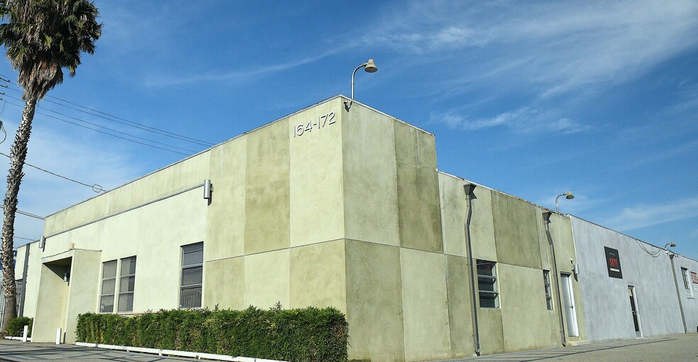 164-172 W Providencia Ave, Burbank, CA à louer - Photo de l’immeuble – Image 1 sur 4