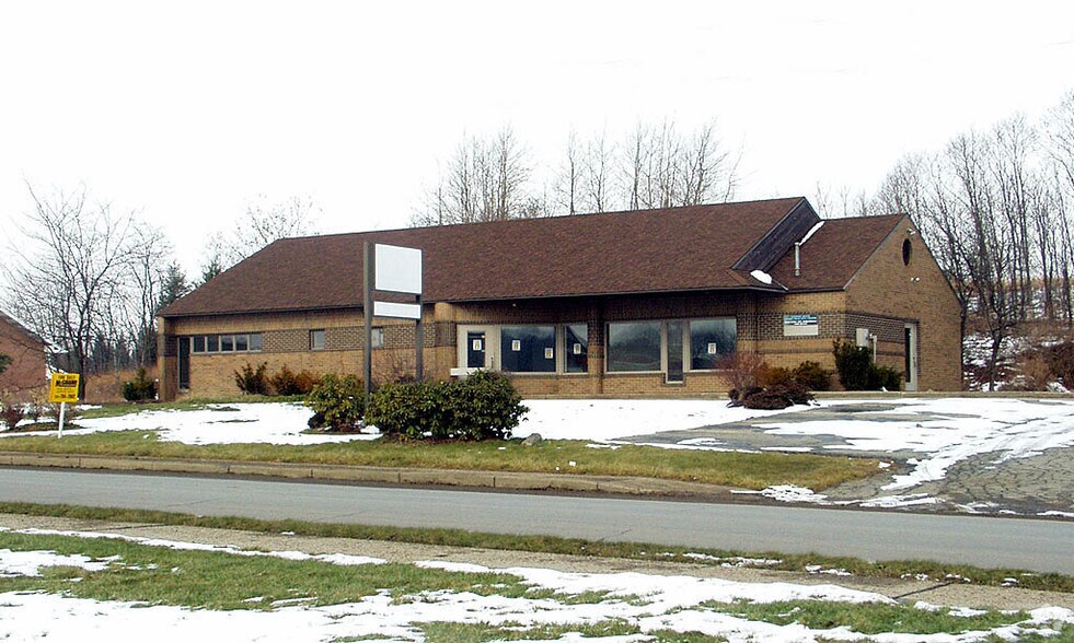 621 Kelly Blvd, Slippery Rock, PA à vendre - Photo de l’immeuble – Image 2 sur 3