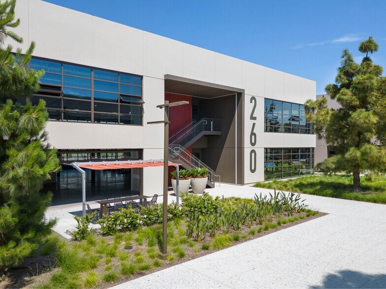 100 Progress, Irvine, CA à louer - Photo de l’immeuble – Image 2 sur 19