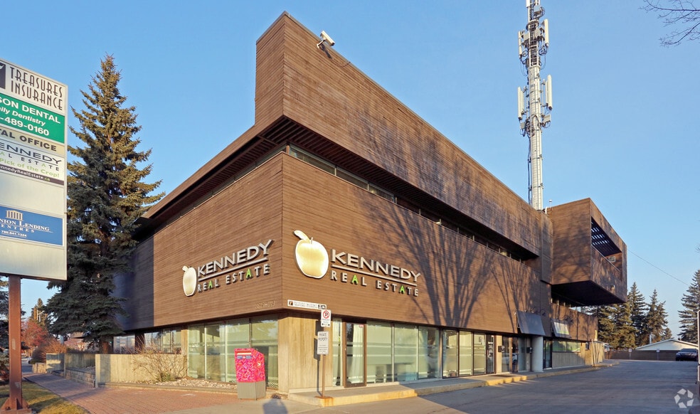 14727 87th Ave NW, Edmonton, AB à louer - Photo de l’immeuble – Image 2 sur 4