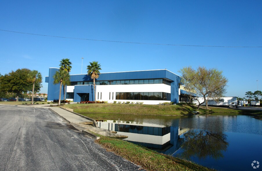 1615 N 118th Ave, Saint Petersburg, FL à louer - Photo principale – Image 1 sur 17