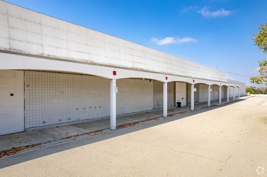 8040 Foothill Blvd, Sunland, CA à louer - Photo de l’immeuble – Image 2 sur 7