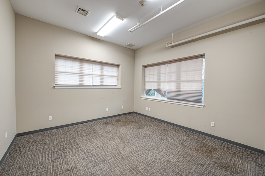 41 Green St, Huntington, NY à louer - Photo intérieure – Image 3 sur 12