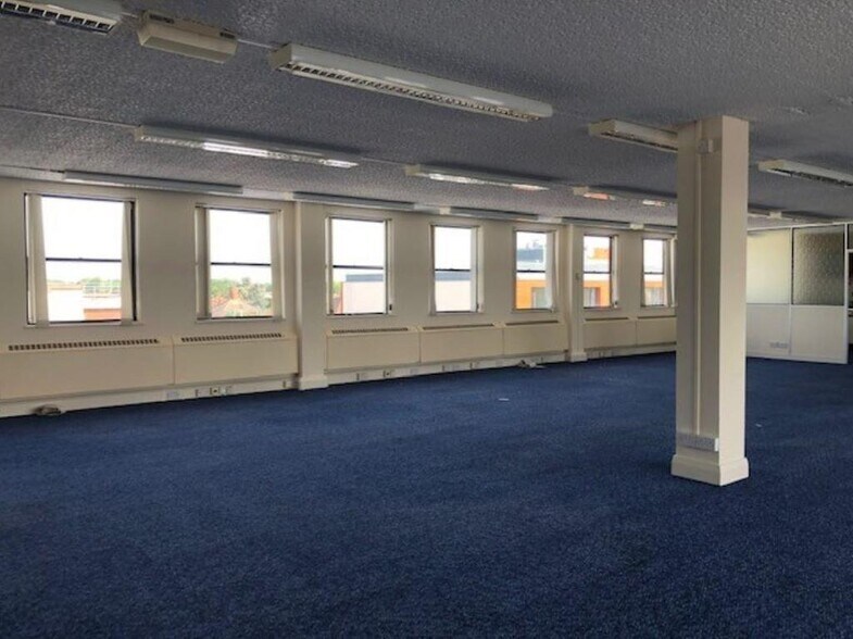 60-63 High St, Egham à louer - Photo de l’immeuble – Image 3 sur 4