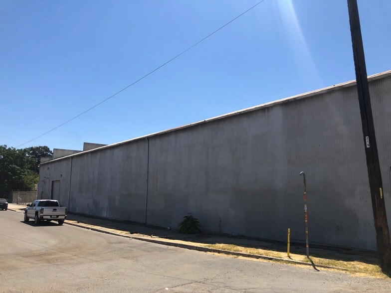 2010 E Tyler Ave, Fresno, CA à vendre - Photo de l’immeuble – Image 3 sur 8