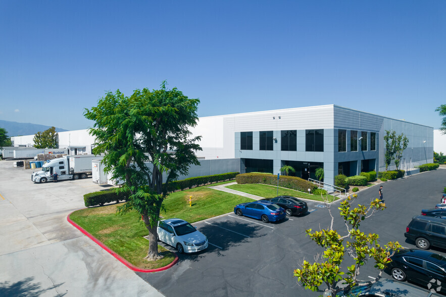 10837 Commerce Way, Fontana, CA à louer - Photo de l’immeuble – Image 2 sur 10