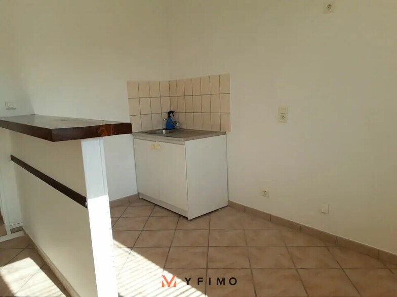 Bureau dans Poissy à louer - Photo de l’immeuble – Image 3 sur 5