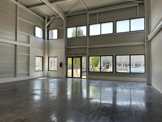 Plus de détails pour 157 Avenue Charles Floquet, Le Blanc-Mesnil - Bureau, Industriel/Logistique à louer