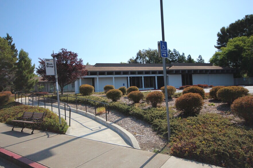 1200 Rossmoor Pky, Walnut Creek, CA à louer - Photo de l’immeuble – Image 2 sur 4