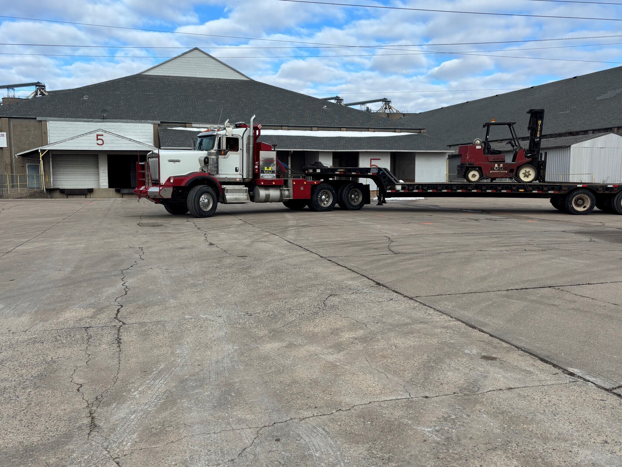 5755 S Hoover Rd, Wichita, KS à louer Photo principale– Image 1 sur 7