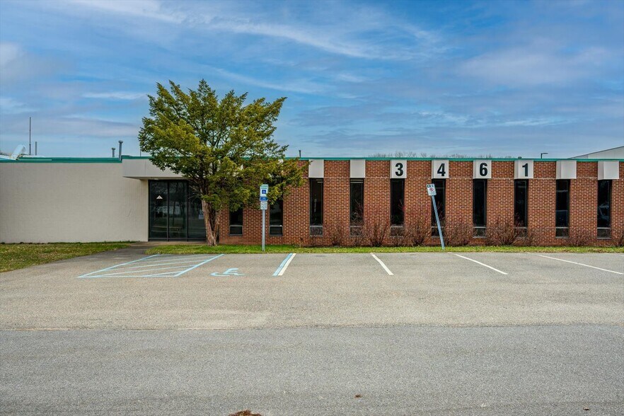 3461 S Clinton Ave, South Plainfield, NJ à louer - Photo de l’immeuble – Image 3 sur 34