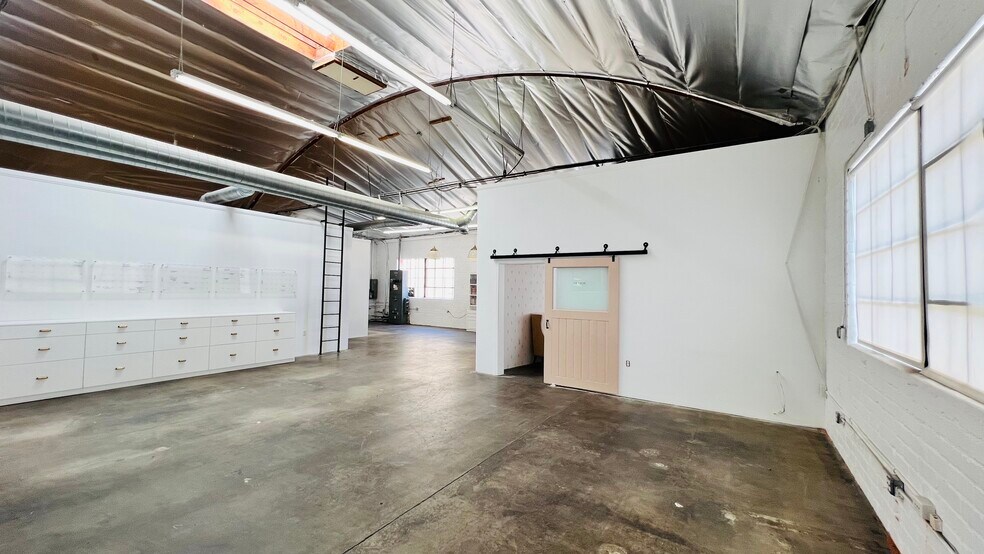 2028 Stoner Ave, Los Angeles, CA à louer - Photo intérieure – Image 2 sur 25