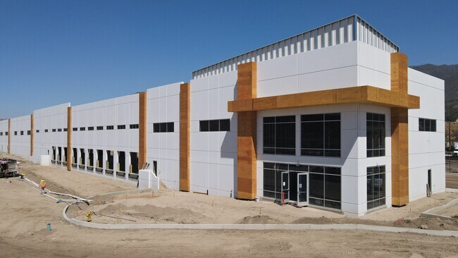 Plus de détails pour 19472 Cajon Blvd, San Bernardino, CA - Industriel/Logistique à louer