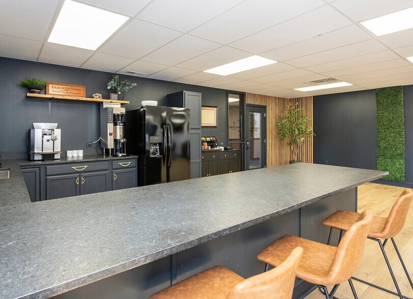 2725 Abington Ct, Akron, OH à louer - Photo de l’immeuble – Image 2 sur 7