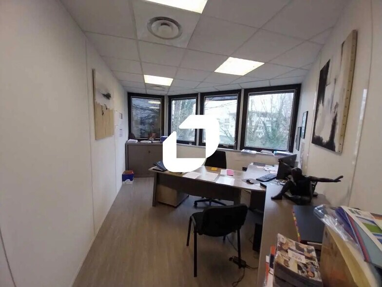 Bureau dans Bruges à louer - Photo de l’immeuble – Image 2 sur 11