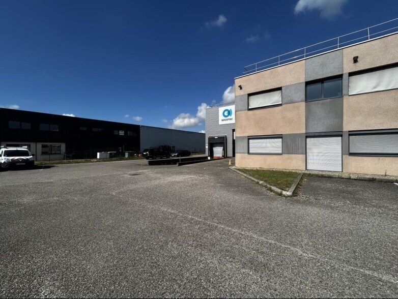8-12 Impasse Du Rhône, Corbas à louer - Photo de l’immeuble – Image 3 sur 16