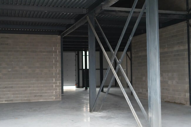 Plus de détails pour 215 Rue Louis Delage, Perpignan - Local d'activités à louer