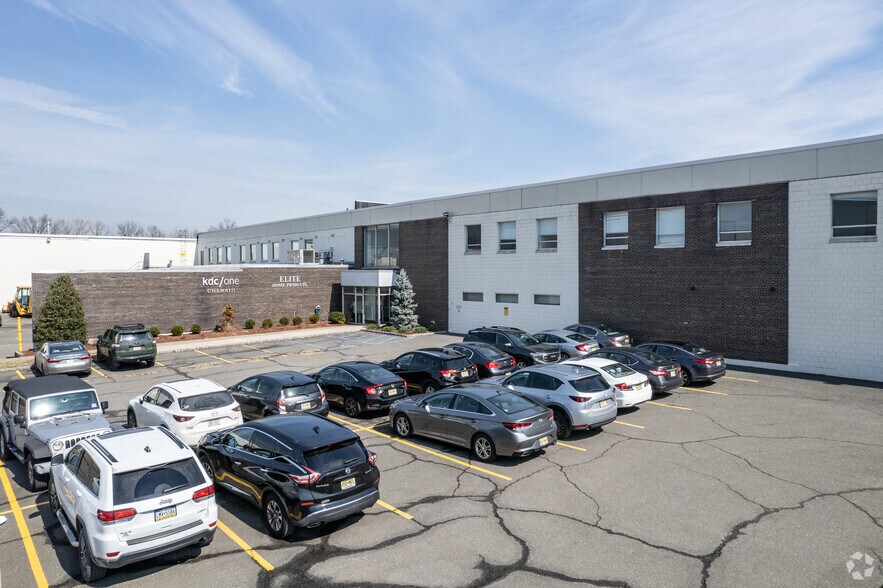 95 Mayhill St, Saddle Brook, NJ à louer - Photo de l’immeuble – Image 3 sur 40