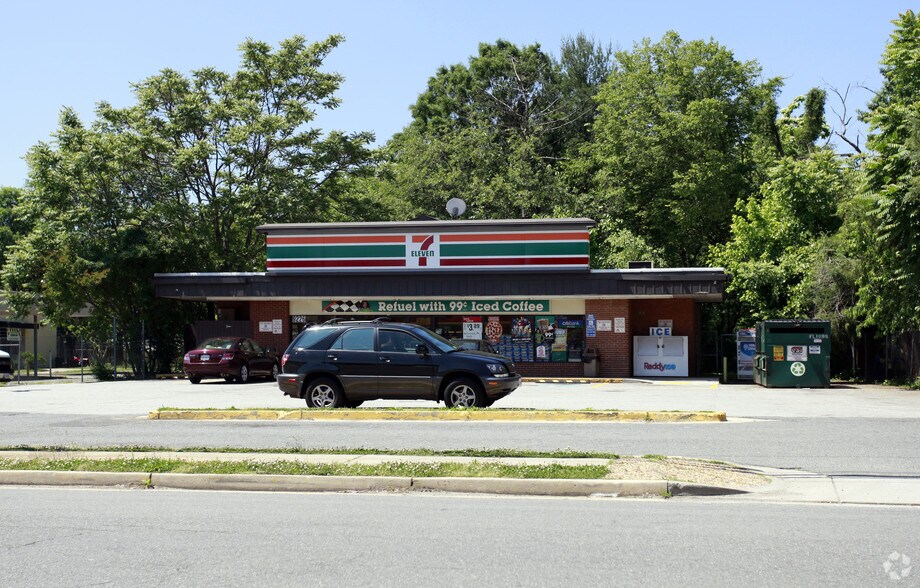 Richmond Hwy and Russell Rd portefeuille de 3 biens à vendre sur LoopNet.fr - Photo de l’immeuble – Image 2 sur 4