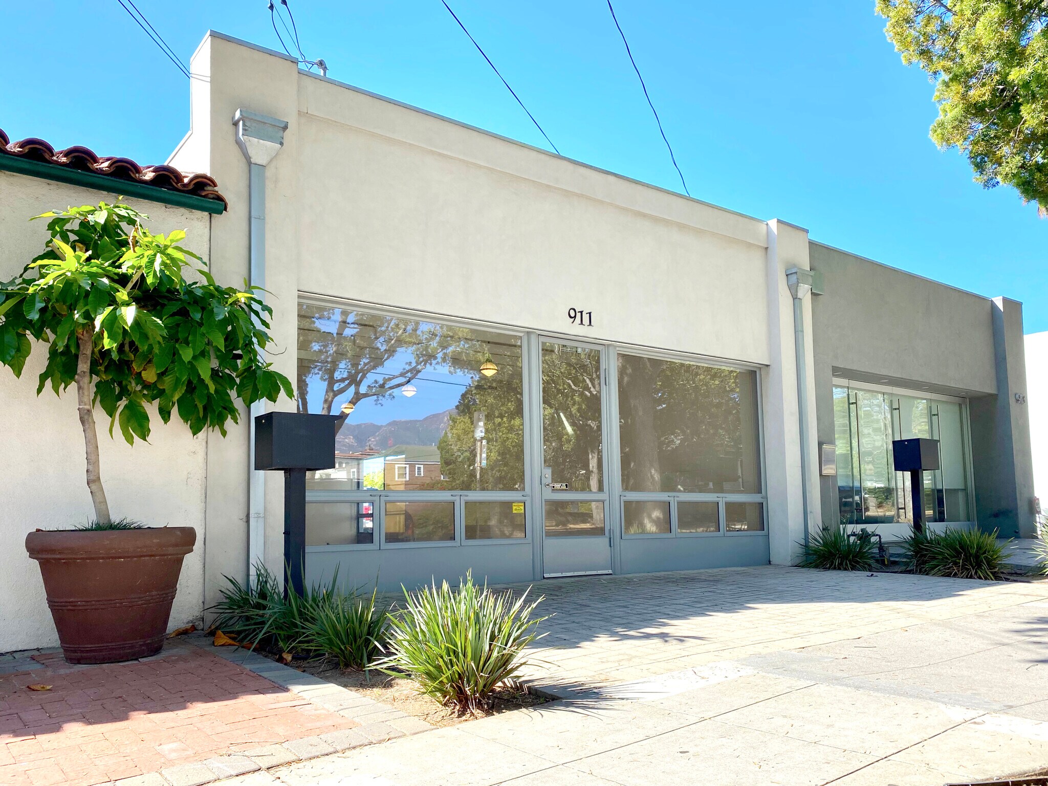 911 De la Vina St, Santa Barbara, CA à louer Photo de l’immeuble– Image 1 sur 15