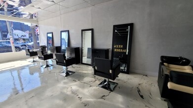 438 N Fairfax Ave, Los Angeles, CA à louer Photo de l’immeuble– Image 2 sur 13