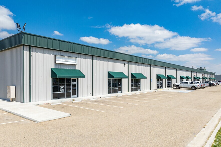 1500 Enterprise Dr, Lemoore, CA à vendre - Photo de l’immeuble – Image 3 sur 11
