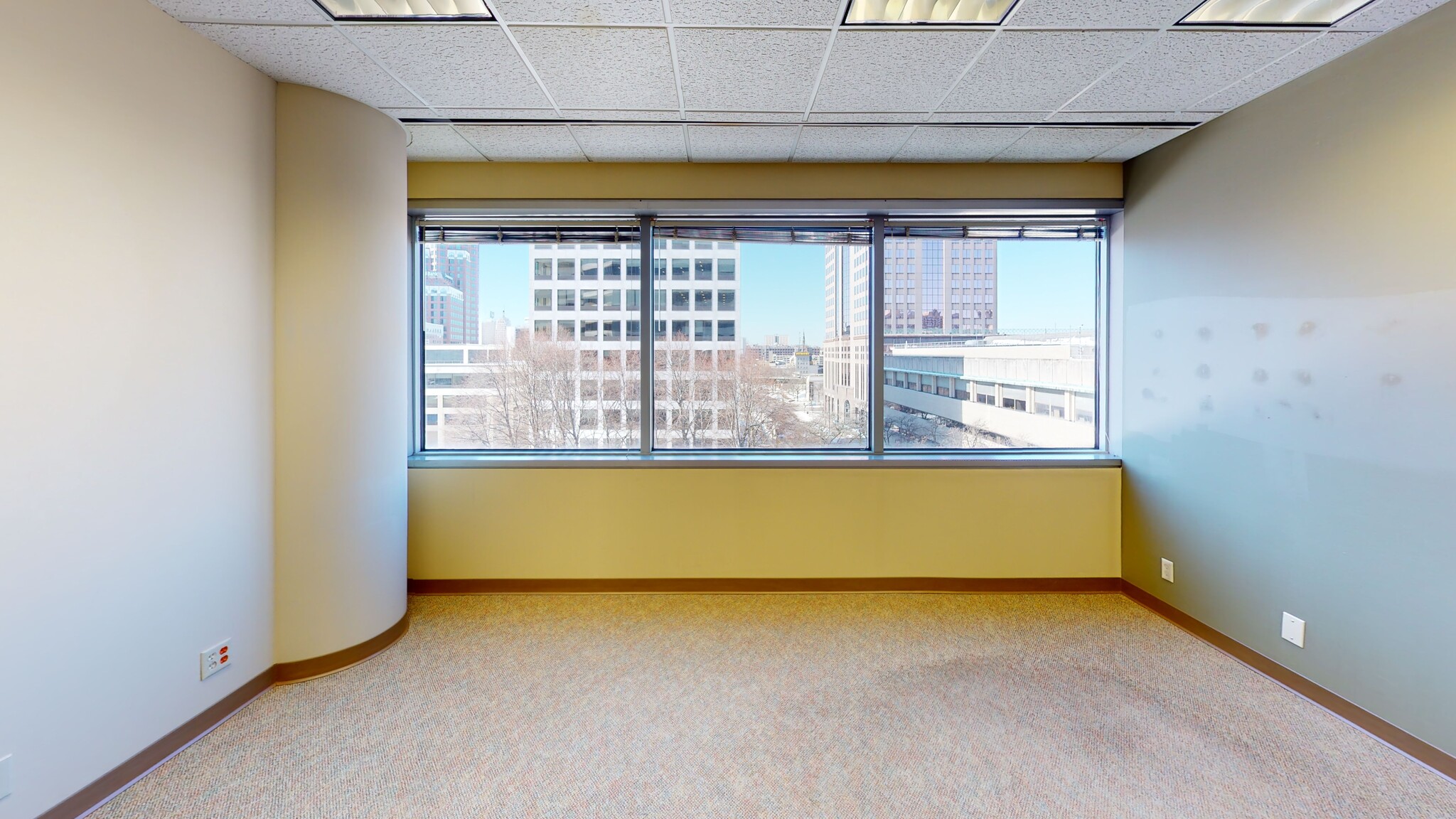 330 E Kilbourn Ave, Milwaukee, WI à louer Photo intérieure– Image 1 sur 8