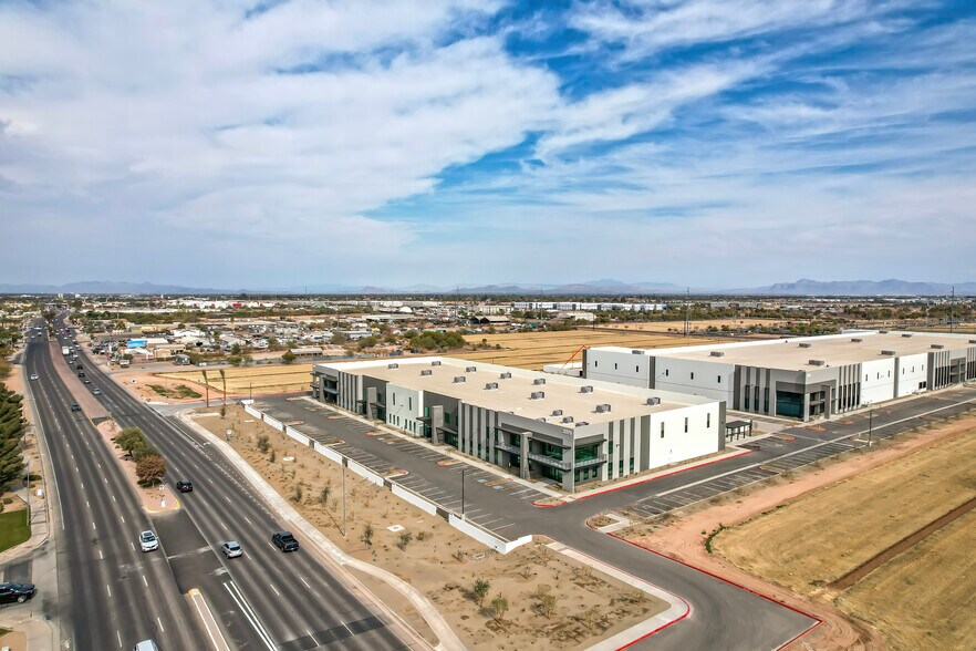 2375 S Arizona Ave, Chandler, AZ à louer - Photo de l’immeuble – Image 3 sur 22